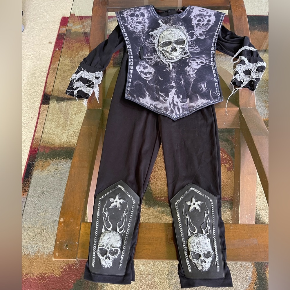BOYS HALLOWEEN COSTUME SIZE S(8)